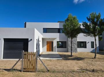 Casa de 6 ambientes, Pinamar · Casa en Venta - Barrio Nayades - a Estrenar - Ideal Vivienda