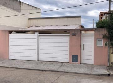 Casa de 4 ambientes, Hurlingham · Casa