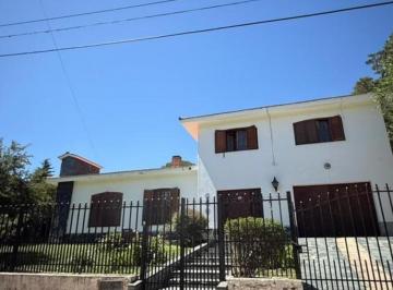 Casa · 341m² · 9 Ambientes · 1 Cochera · Chalet en Villa Giardino en Venta