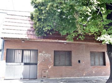 Casa · 130m² · 5 Ambientes · 2 Cocheras · Casa en Venta - 4 Dorm. 2 Baños - 600 m² - La Plata