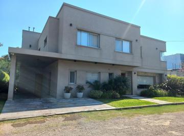 Casa · 280m² · 5 Ambientes · 2 Cocheras · Casa en Venta Barrio La Selva Berazategui