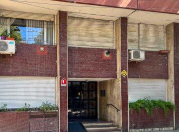 Imagen 1 - Amplio departamento de 3 dormitorios con ventilación cruzada en Necochea y 9 de Julio. - · Amplio Departamento de 3 Dorm. con Ventilación Cruzada en Necochea y 9 de Julio.