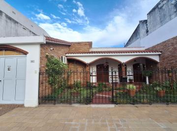 Casa · 120m² · 4 Ambientes · 1 Cochera · Se Vende Casa B° Oeste Zona Centrica
