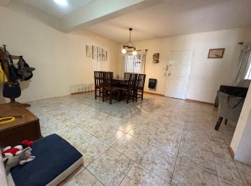 Casa · 170m² · 4 Ambientes · 2 Cocheras · Duplex en Venta, 3 Dorm., Maipu