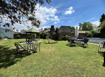 Casa · 96m² · 2 Ambientes · 1 Cochera · Casa en Venta, Parque, Pileta, Gonnet.