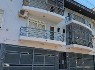 Departamento · 43m² · 2 Ambientes · 1 Cochera · Venta Departamento 2 Amb con Patio/cochera Lugan0