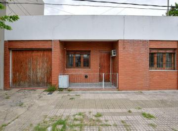 Casa · 88m² · 3 Ambientes · 3 Cocheras · Casa en Venta 2 Dorm. 75 E/3 y 4
