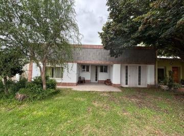 Casa · 175m² · 3 Ambientes · 1 Cochera · Casa en Venta en Junin con Patio y Pileta