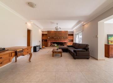 Casa · 360m² · 6 Ambientes · 3 Cocheras · Se Vende Casa de Categoria en Santo Tome