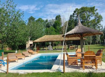 Casa · 100m² · 3 Ambientes · 4 Cocheras · Venta Casa Quinta con Gran Parque y Pileta
