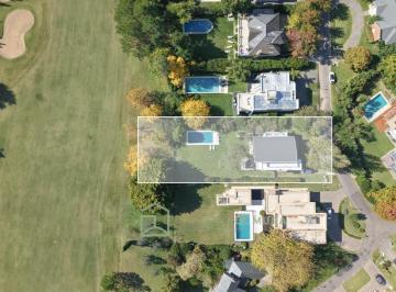 Casa de 6 ambientes, Berazategui · Casa en Venta en Abril Club de Campo Primera Línea Al Golf