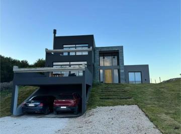 Casa · 232m² · 5 Ambientes · 2 Cocheras · Casa en Venta - 4 Dorm. 4 Baños - 1.010 m² - Pinamar