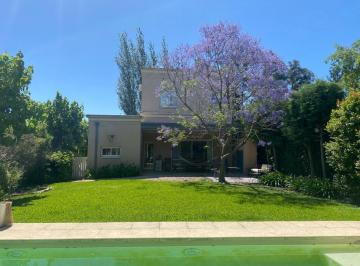Casa · 224m² · 6 Ambientes · 1 Cochera · Casa en Alquiler en Villa Olivos, Garin, Escobar