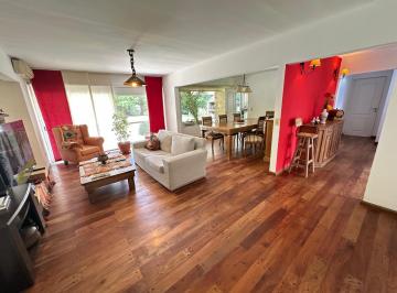 Casa · 295m² · 8 Ambientes · 1 Cochera · Excelente Propiedad de 8 Ambientes en Solares de Talar - Pacheco - Don Torcuato