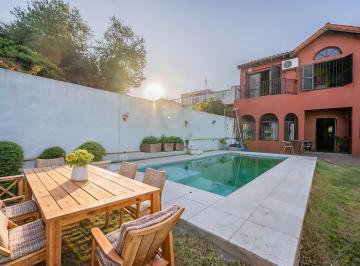 Casa · 288m² · 5 Ambientes · 1 Cochera · Casa 5 Amb. Pileta. Parrilla. Doble Parque. Apto Credito