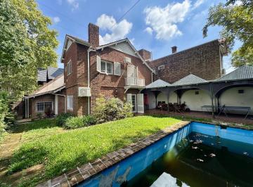 Casa · 200m² · 5 Ambientes · 1 Cochera · Venta de Casa en La Lucila - Apto Credito