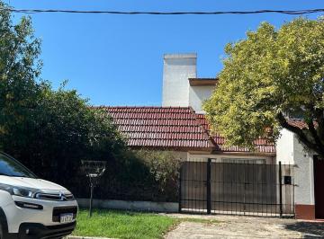 Casa de 4 ambientes, Lomas de Zamora · Casa de 4 Ambientes a Solo 50 m de La Av Alte. Brown en Temperley