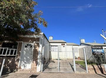 Casa · 100m² · 4 Ambientes · 1 Cochera · Casa en Venta Puerto Madryn Barrio Uom