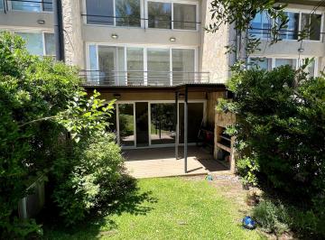 Casa de 6 ambientes, San Isidro · Lindísimo Triplex con 4 Dorm. y 3 Baños Completos y Jardín en Venta