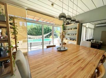 Casa · 289m² · 6 Ambientes · 2 Cocheras · Venta de Casa en Santa Clara - Villanueva - 6 Ambientes