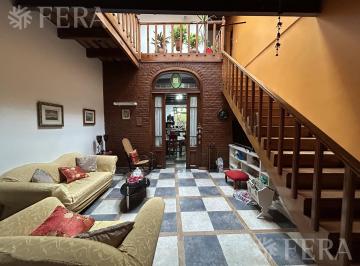 Casa · 305m² · 5 Ambientes · 1 Cochera · Venta de Casa 5 Ambientes con Cochera y Piscina en Barracas