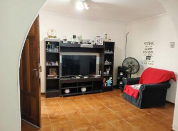 Casa · 120m² · 8 Ambientes · 3 Cocheras · Casa Esquina