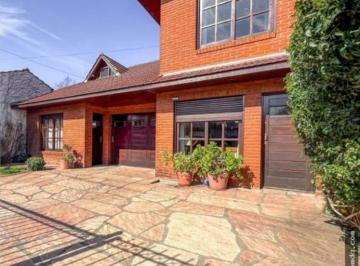 Casa · 330m² · 4 Ambientes · 2 Cocheras · Casas - Duplex - Barrio San Jose, Mar del Plata