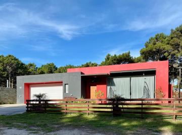 Casa · 180m² · 3 Ambientes · 1 Cochera · Casa en Venta - 2 Dorm. 3 Baños - Cochera - 1.166 m² - Pinamar