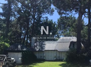 Foto1 · Chalet de 4 Dorm., Piscina y Parrillero en Venta, Zona Tranquila. Punta del Este.