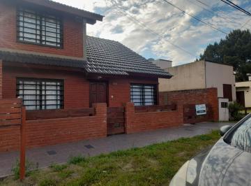 Casa · 3 Ambientes · 1 Cochera · Casa a m del Pínar