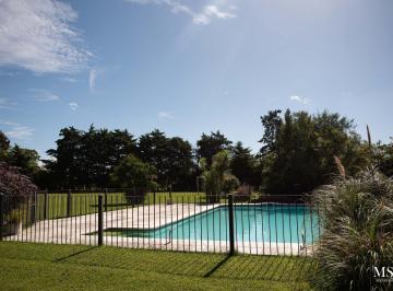 Quinta vacacional · 207m² · 5 Ambientes · 3 Cocheras · Quinta en Villa Elisa, Lote 12.066 m²