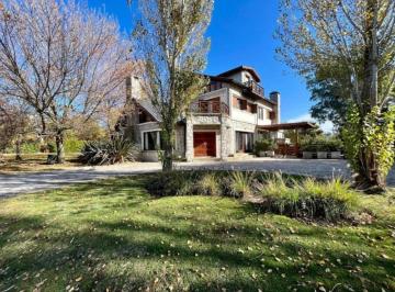 Casa · 480m² · 6 Ambientes · 2 Cocheras · Casa en Venta - 5 Dorm. 3 Baños - 1.000 m² - Mar del Plata