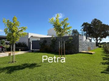 Casa · 160m² · 5 Ambientes · Casa en Venta en Costa Esmeralda Fondo Al Polo