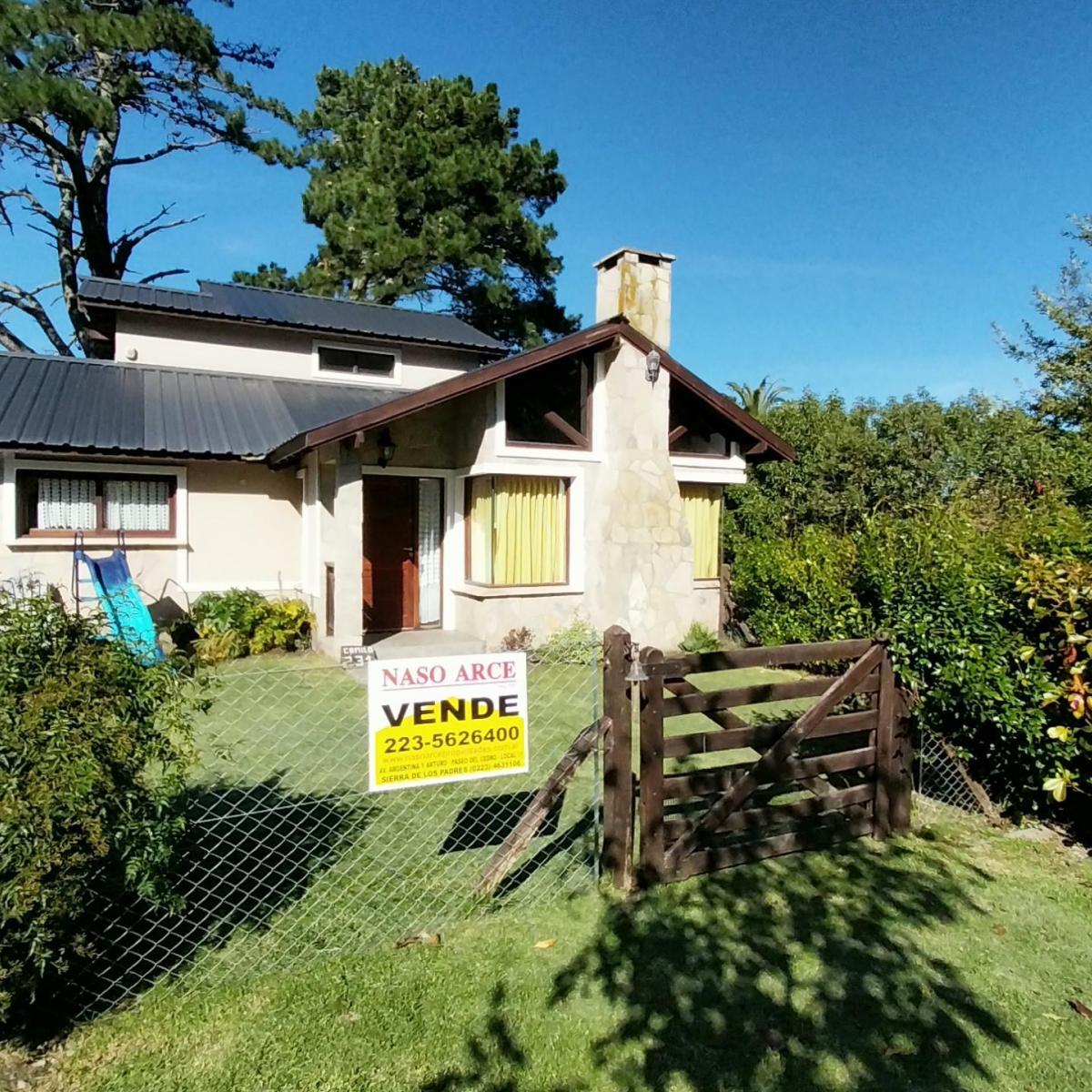 Chalet 3 dorm, 150m² con pileta y quincho — Sierra de los Padres