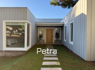 Casa · 160m² · 5 Ambientes · Casa en Venta en Costa Esmeralda con Gas Natural