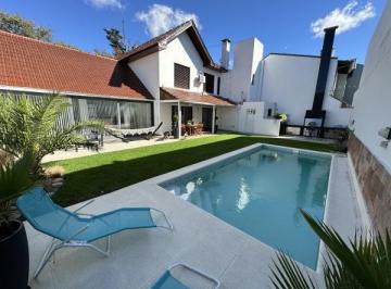 Casa · 300m² · 6 Ambientes · Chalet 6 Amb en Lo Mejor de Parque Luro de Categoria