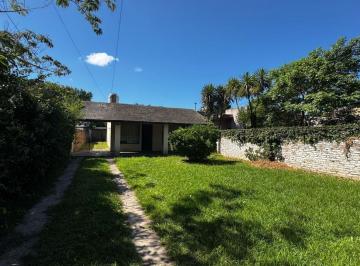 Casa · 400m² · 2 Dormitorios · 3 Cocheras · Alquiler Casa 3amb en Paso del Rey