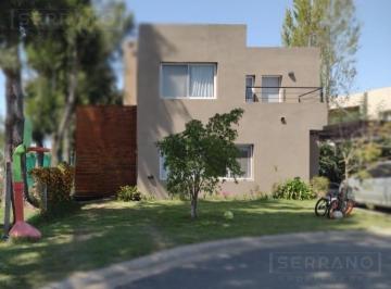 Casa · 160m² · 4 Ambientes · 1 Cochera · Venta Casa 4 Amb en San Isidro Labrador. Villanueva