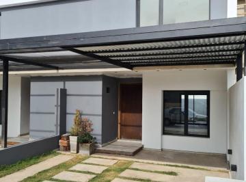Casa · 125m² · 4 Ambientes · 2 Cocheras · Vendo Casa 3 Dorm en Miradores de Manantiales II