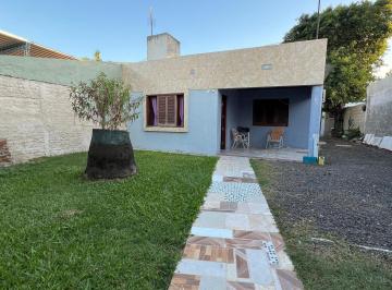 Casa · 74m² · 3 Ambientes · Casa Sobre Lisandro de La Torre con Pileta
