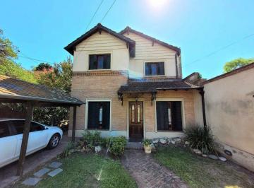 Casa · 195m² · 5 Ambientes · 1 Cochera · Venta Casa 5 Amb Barrio Ingles Hurlingham Pileta