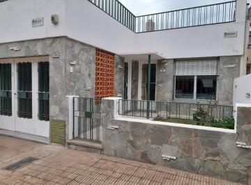 Casa · 126m² · 5 Ambientes · 1 Cochera · Venta Casa 3 Dorm en Zona Sur con Jardin y Garage