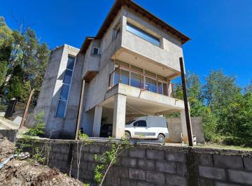 Casa · 273m² · 7 Ambientes · 2 Cocheras · Venta Casa 4 Dorm. Villa Giardino con Vista