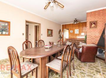 Casa · 193m² · 3 Ambientes · 1 Cochera · Casa Lote Propio Multifamiliar con Cochera