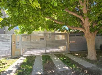 Casa · 110m² · 5 Ambientes · 2 Cocheras · Venta Duplex 3 Dorm.