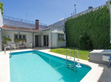 Casa · 190m² · 4 Ambientes · 1 Cochera · Casa 5 Amb 3 Baños 2 Toilets Cochera Jardin Pileta