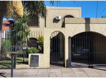 Casa · 211m² · 4 Ambientes · 2 Cocheras · Venta Casa 4 Ambientes Padua Cochera y Piscina