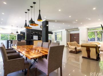 Casa · 428m² · 5 Ambientes · 8 Cocheras · Venta Casa Imperdible 5 Amb Villa Udaondo Permuta