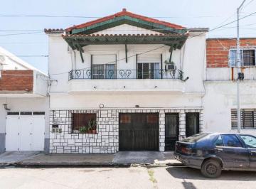 PH · 191m² · 5 Ambientes · 1 Cochera · PH. 5 Amb. Cochera, terraza Muy Amplio.