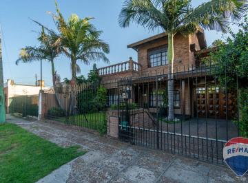 Casa · 160m² · 5 Ambientes · 3 Cocheras · Venta 5 Amb con Quincho y Pileta en Hurlingham!